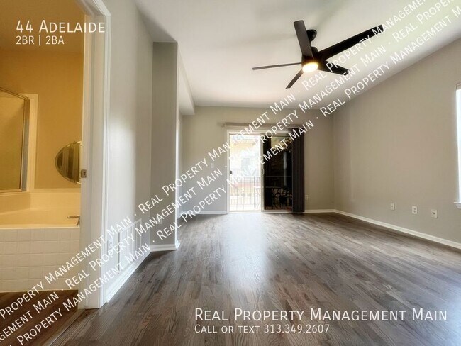 Building Photo - 44 Adelaide-