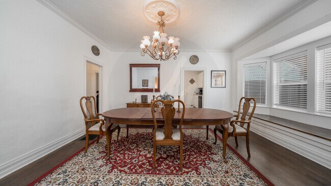 Building Photo - Vintage Charmer in Old Colorado City