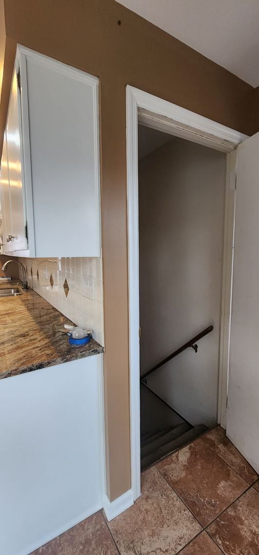 Building Photo - FRESH Paint!  Sprawling, Hurstbourne Ranch with Basement!  3 Bedrooms, 3 Full Baths, Hardwood Flo...