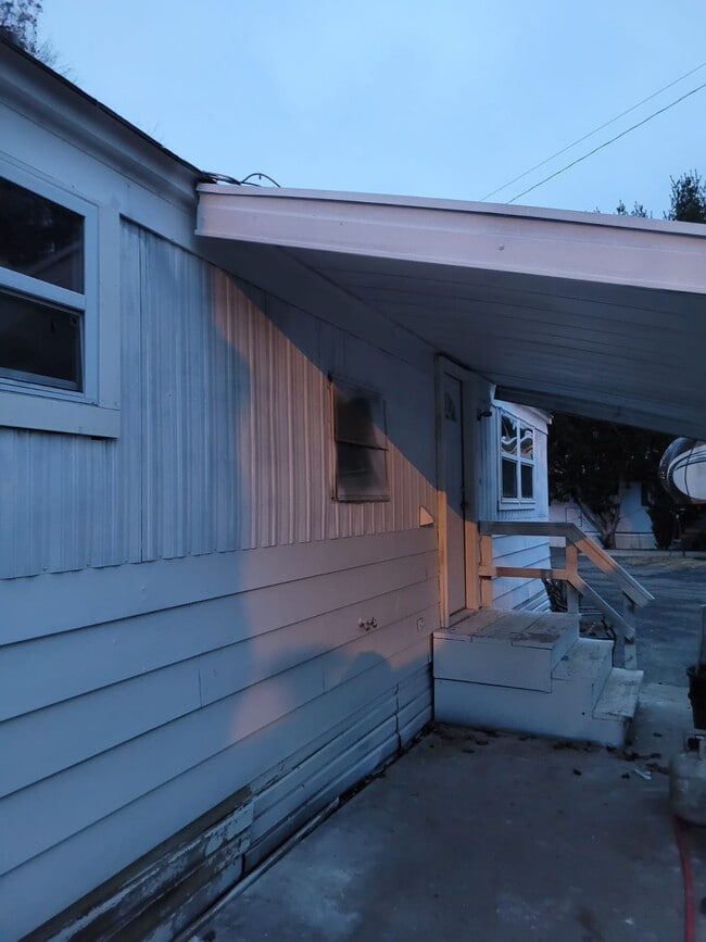 Building Photo - 600 Pulis Ave