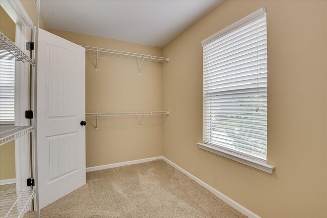 Building Photo - 4 Bedroom 2.5 Bath in Crawford Creek