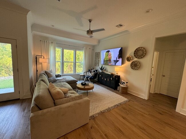 Building Photo - 1549 Alum Creek Dr