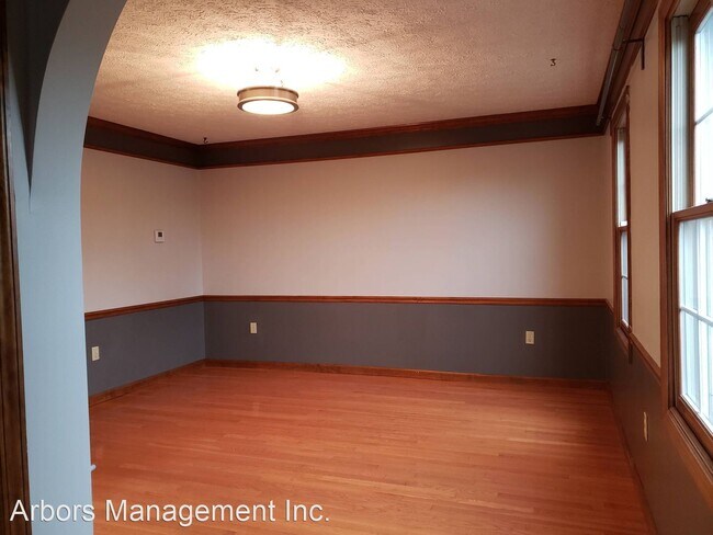 Building Photo - 3 br, 3.5 bath House - 152 WOODBINE DR