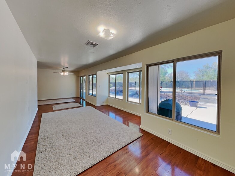 Building Photo - 7900 N Leonardo Da Vinci Way