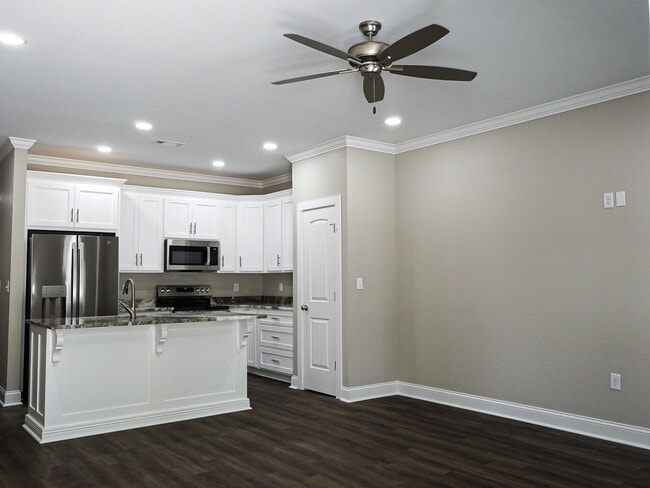 Building Photo - 1364 Summer Cir SW