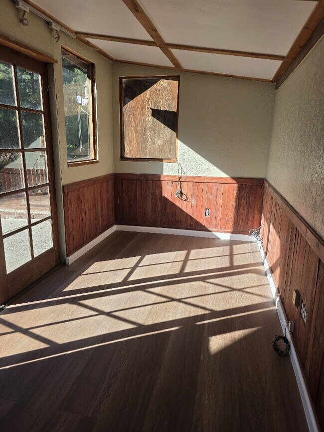Building Photo - Breathtaking Home offers flexible living with bonus rooms ideal for an office, art studio, gym, o...