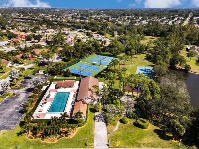 Building Photo - 8495 Lakepoint Ct