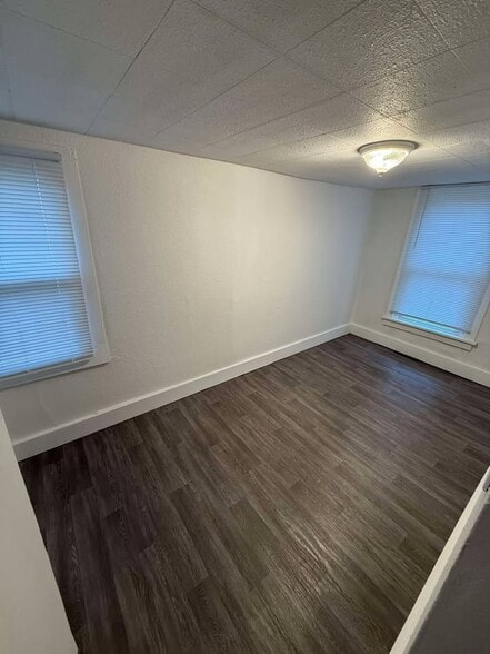 Building Photo - 415 9th Ave