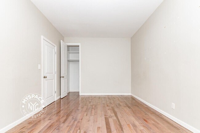 Building Photo - 240 Crown St