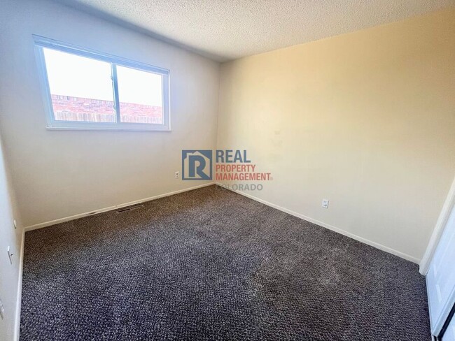 Building Photo - 1319 Potter Dr