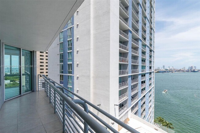 Building Photo - 325 Biscayne Blvd
