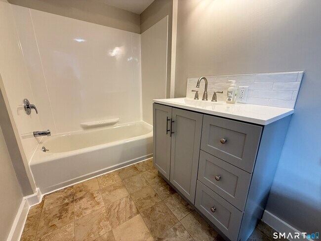 Building Photo - 3 Yost St