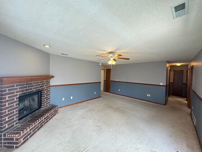 Building Photo - Comfortable Living