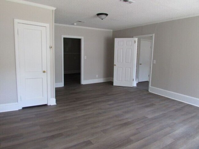 Building Photo - Comfortable Living in a Convenient Sumter Location