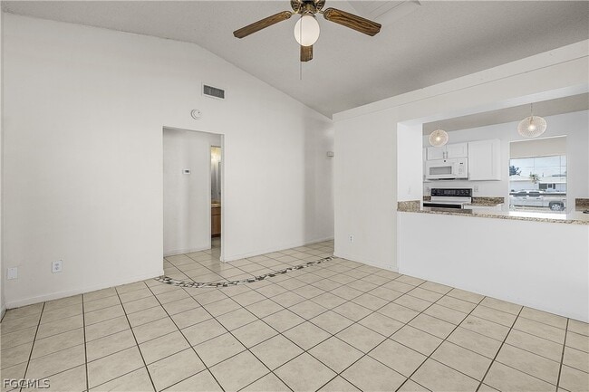 Building Photo - 1733 NE 7th Pl