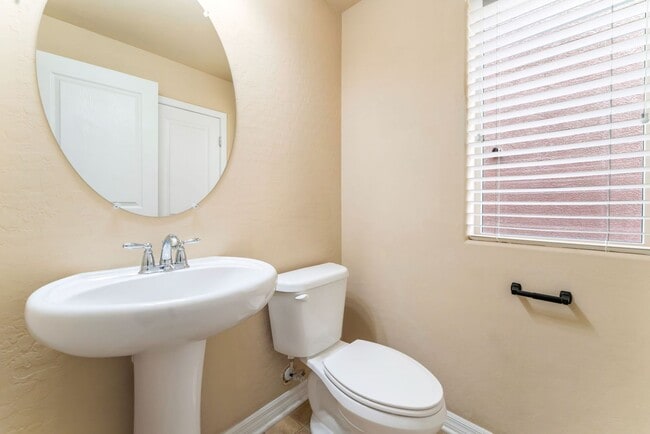 Building Photo - Charming Home in a Prime Southwest Las Vegas Location!