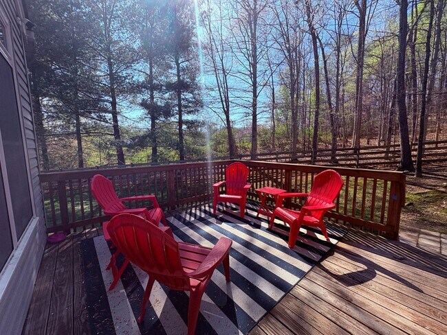 Building Photo - FREDERICKSBURG - MINUTES TO VRE - EASY COMMUTE TO QUANTICO!