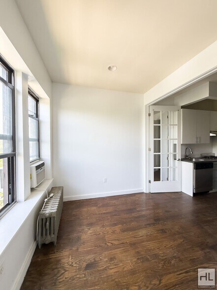 Building Photo - EASTERN PARKWAY / Renovated 2-Bedroom in P...