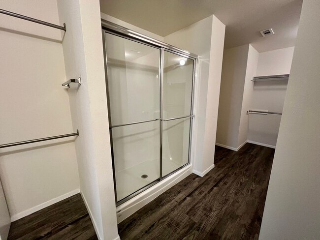 Building Photo - 8109 Dogwood Dr