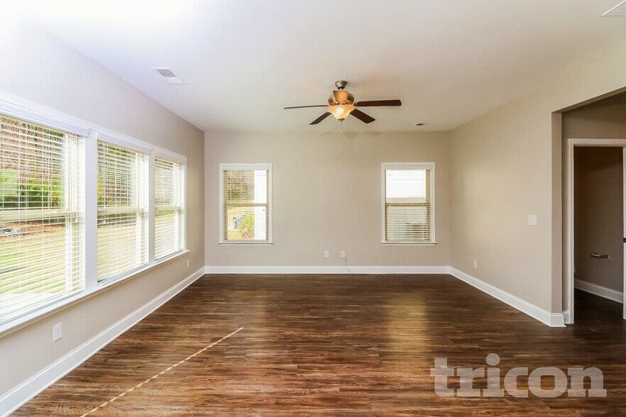 Building Photo - 309 Oxbow St