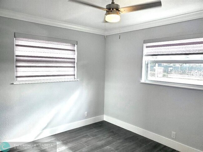 Building Photo - 2617 NW 9th Ave