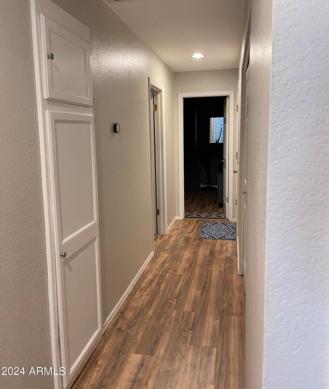 Building Photo - 633 S Danyell Dr