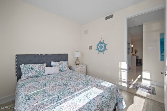 Building Photo - 15901 Pointe Cir