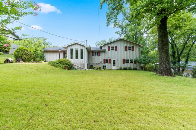 Building Photo - 1618 Oak Hills St