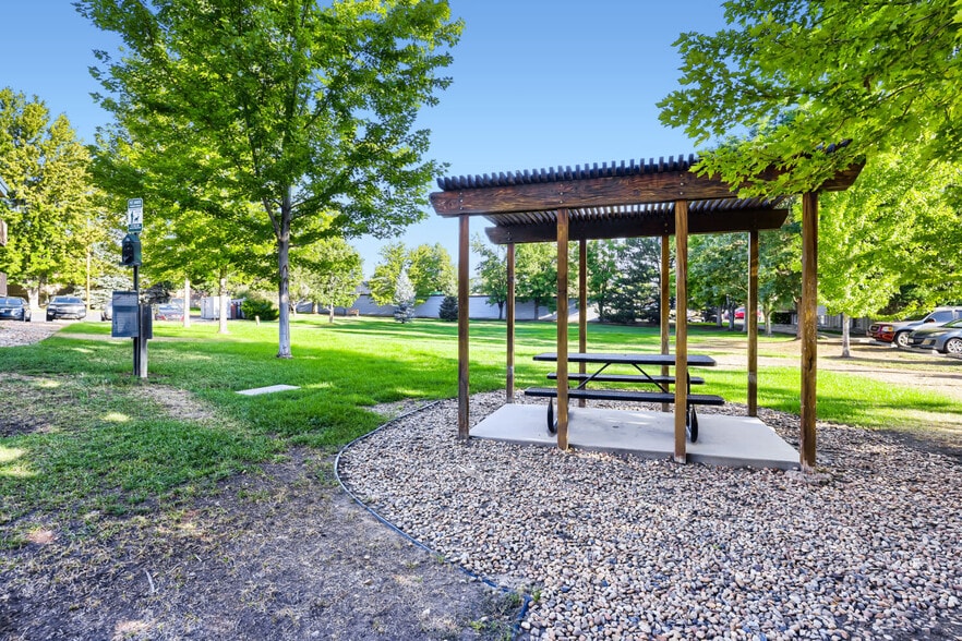 Building Photo - 1606 Cottonwood Dr