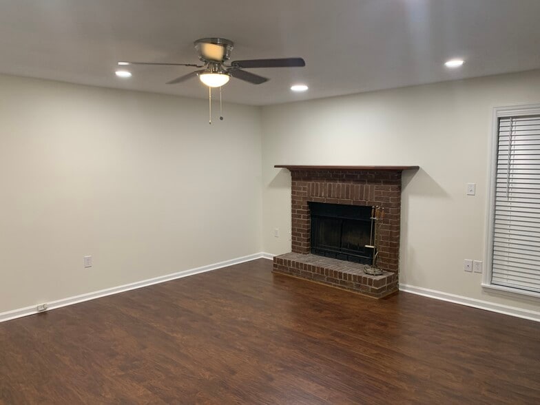 Building Photo - 7150 Winery Ln