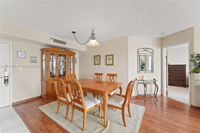 Building Photo - 19101 NE 36th Pl