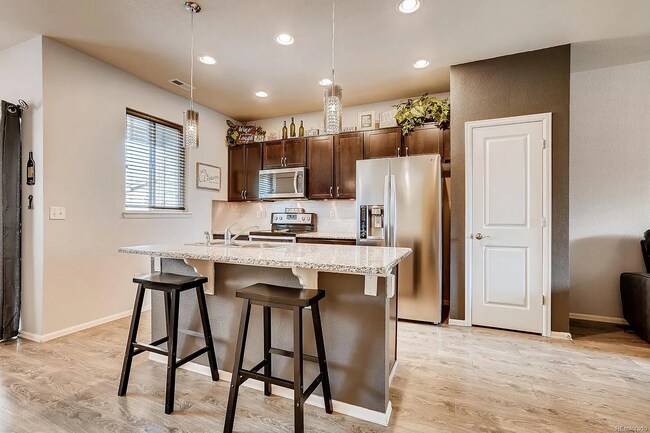 Kitchen w/ Island - 1816 Aspen Meadows Cir