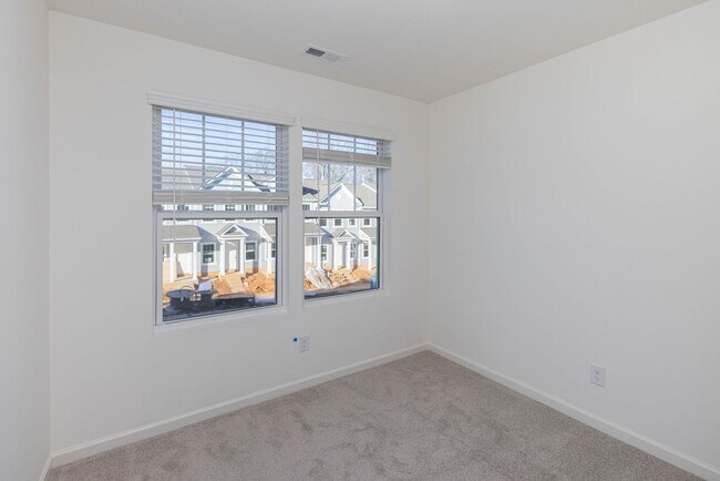 Building Photo - 3 br 2.5 ba townhome in charming Townhome ...