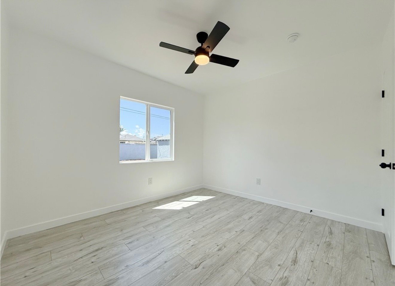 Building Photo - 1008 W 134th Pl