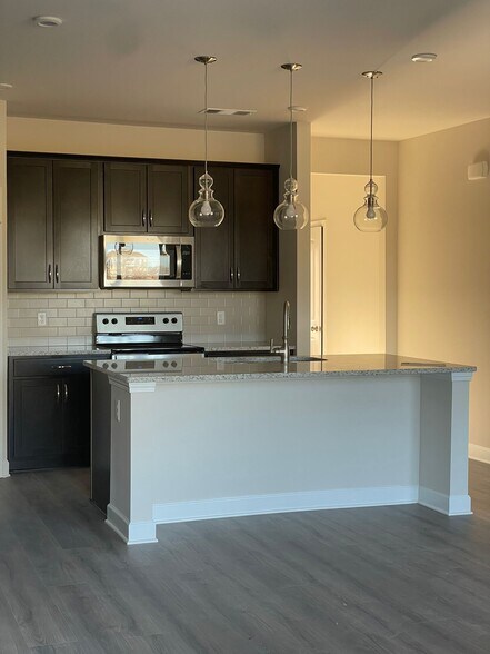 Building Photo - 113 Fister Dr