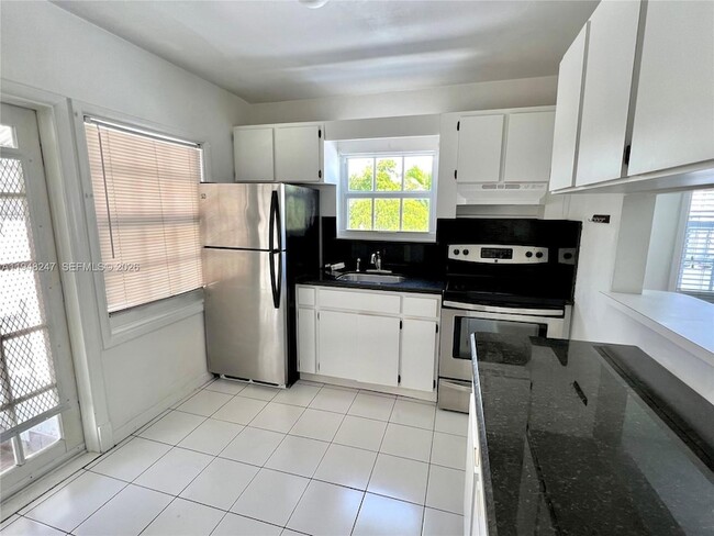 Building Photo - 227 Phoenetia Ave