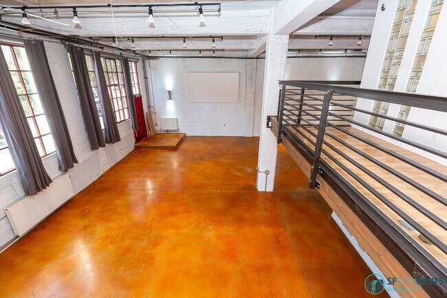 Building Photo - SoMA: Ground Level Conversion Live/Work Lo...