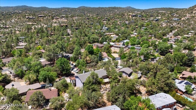 Building Photo - 1844 Foothill Dr