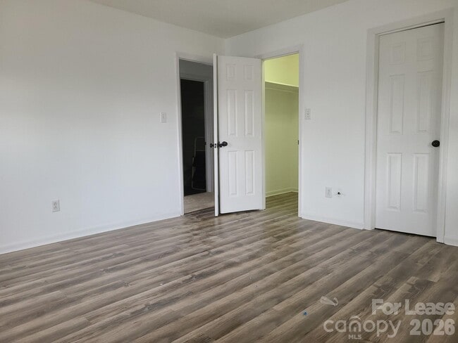 Building Photo - 201 Eastwood Dr