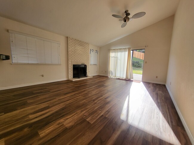 Building Photo - Beautiful Carriage Hills Home!!