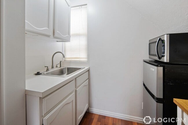 Building Photo - 194 E 4800 S