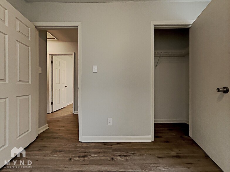 Building Photo - 2405 Longleaf Dr