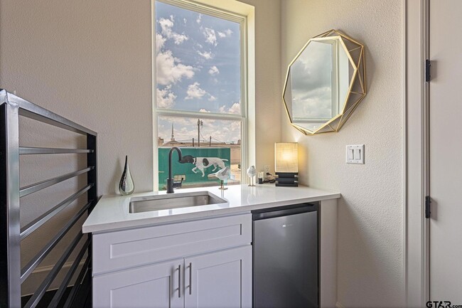 Building Photo - 540 W Erwin St