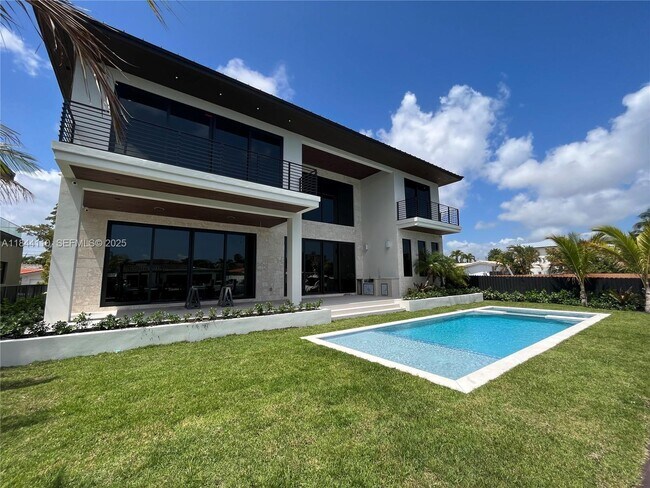 Building Photo - 13085 Coronado Terrace