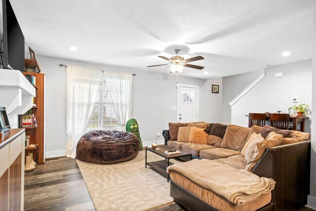 Building Photo - 180 Sambar Dr