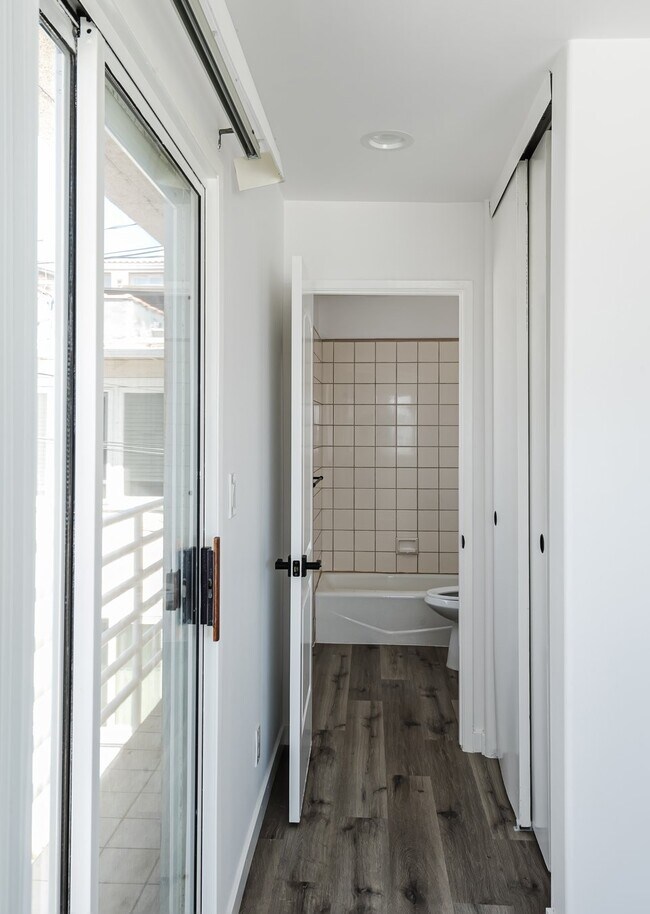 Building Photo - 215 Moonstone St