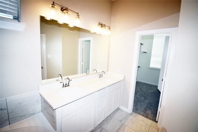 Building Photo - 9442 Starlight Oak Dr