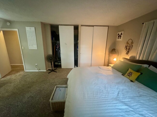 Building Photo - 3 bedroom/2 bath Centrally Located home in...