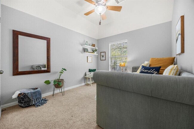 Building Photo - 128 Las Colinas Dr