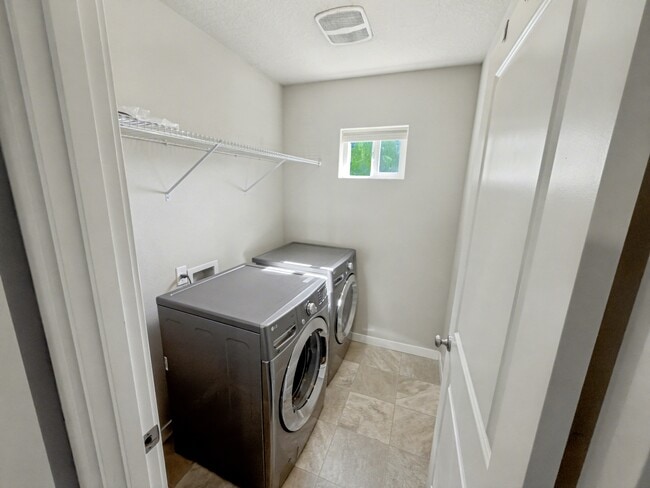 Building Photo - 588 SW 197th Pl